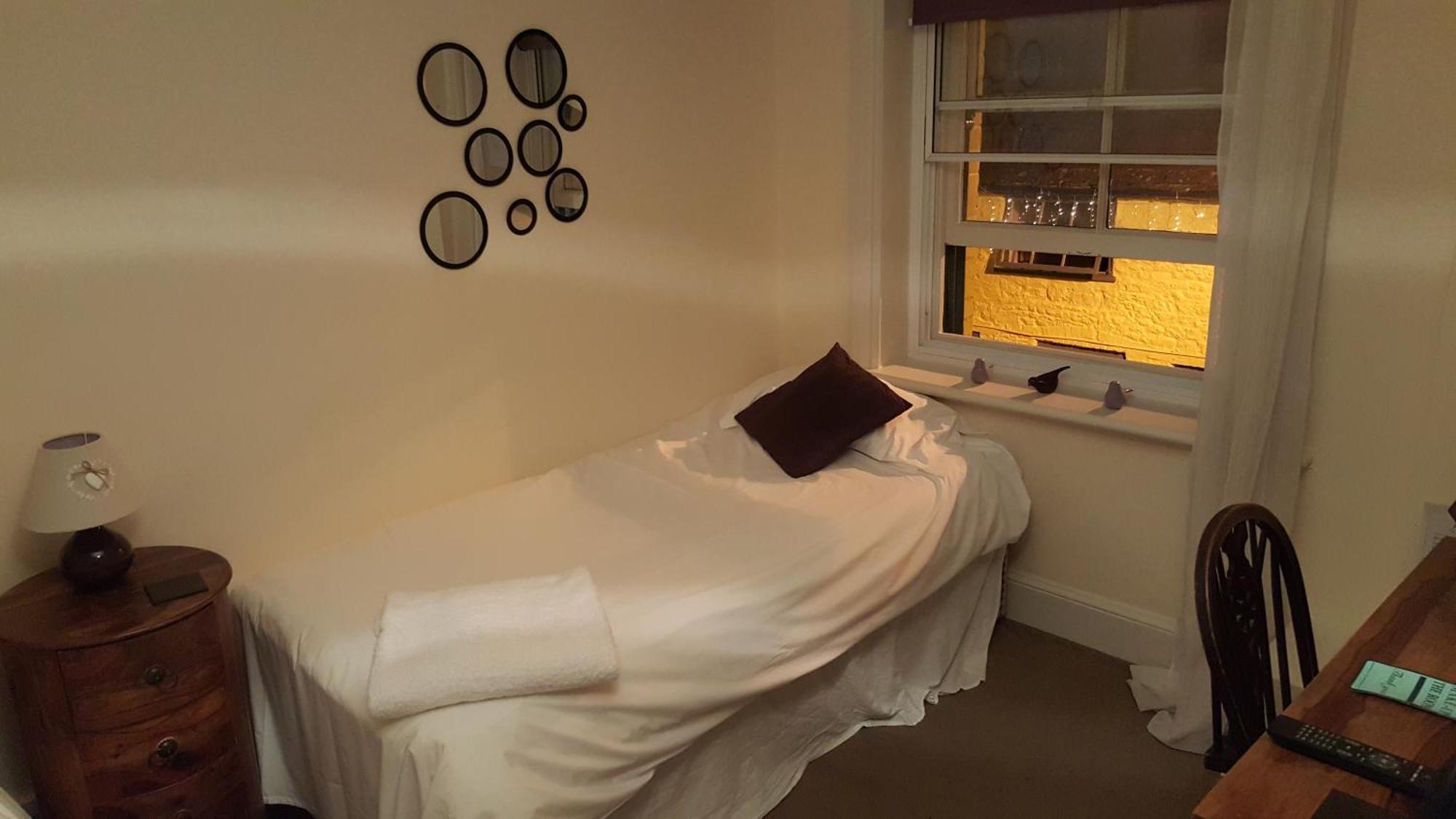 The Dolphin Hotel Wincanton Oda fotoğraf