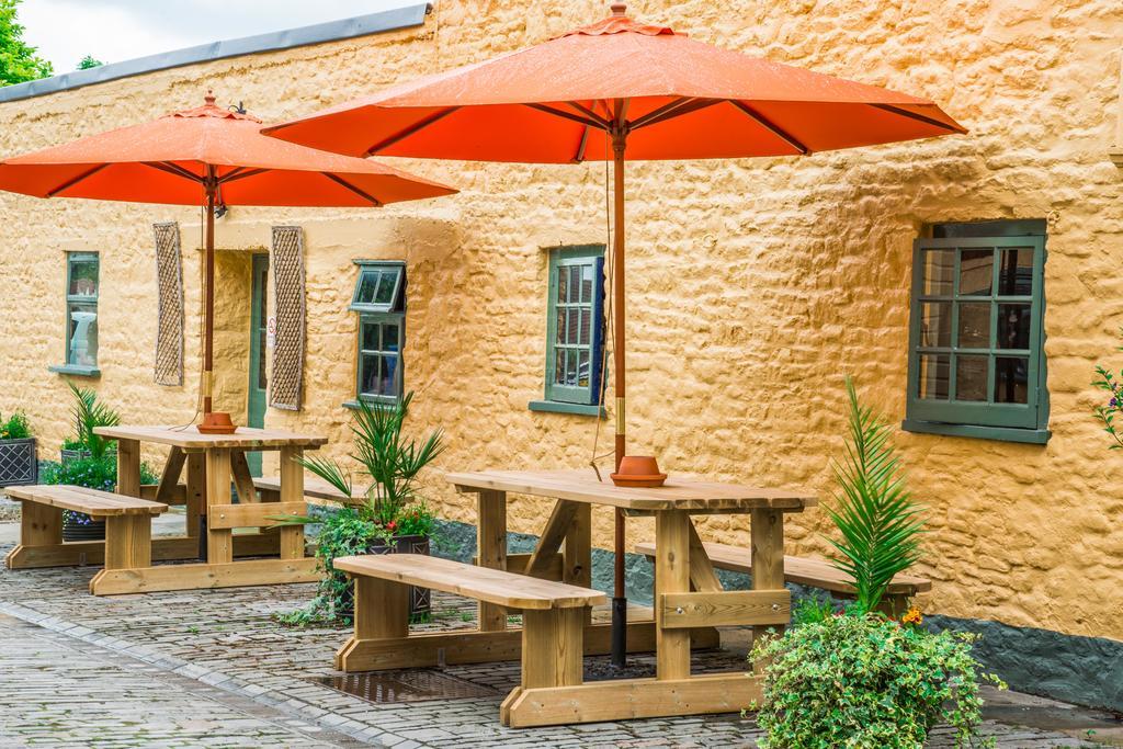 The Dolphin Hotel Wincanton Dış mekan fotoğraf
